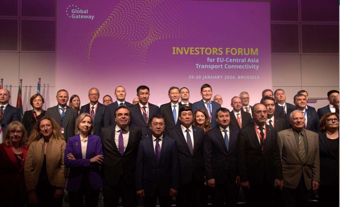 Инвестирование в фондовый рынок. Торговля на рынке форекс. Бизнес фон. События инвестора. Русские биржи.