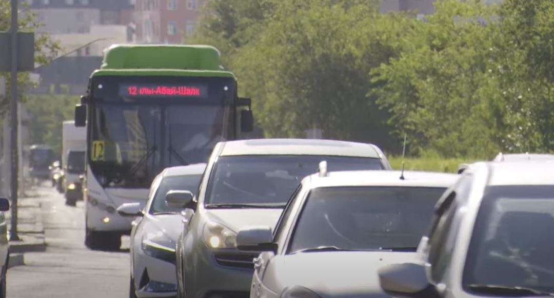 Душтағы жалаңаш еркектердің суреттері